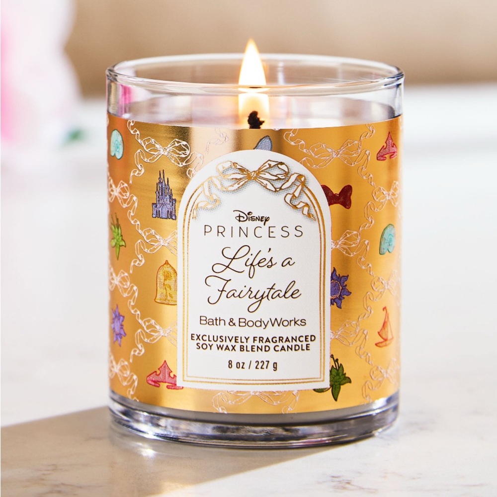 NWT LIMITED RELEASE DISNEY LIFE IS A FAIRYTALE CANDLE